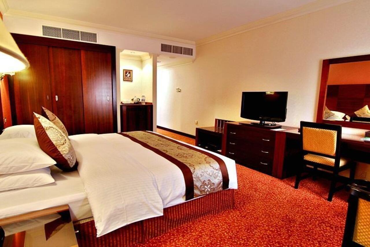 Majan Continental Hotel Маскат Екстериор снимка
