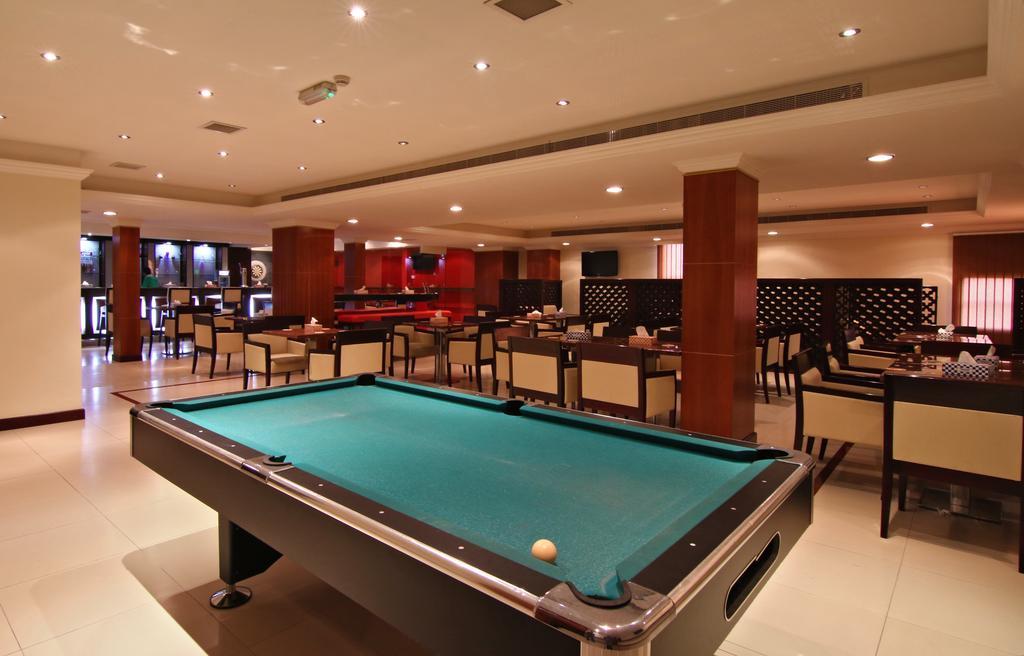 Majan Continental Hotel Маскат Екстериор снимка