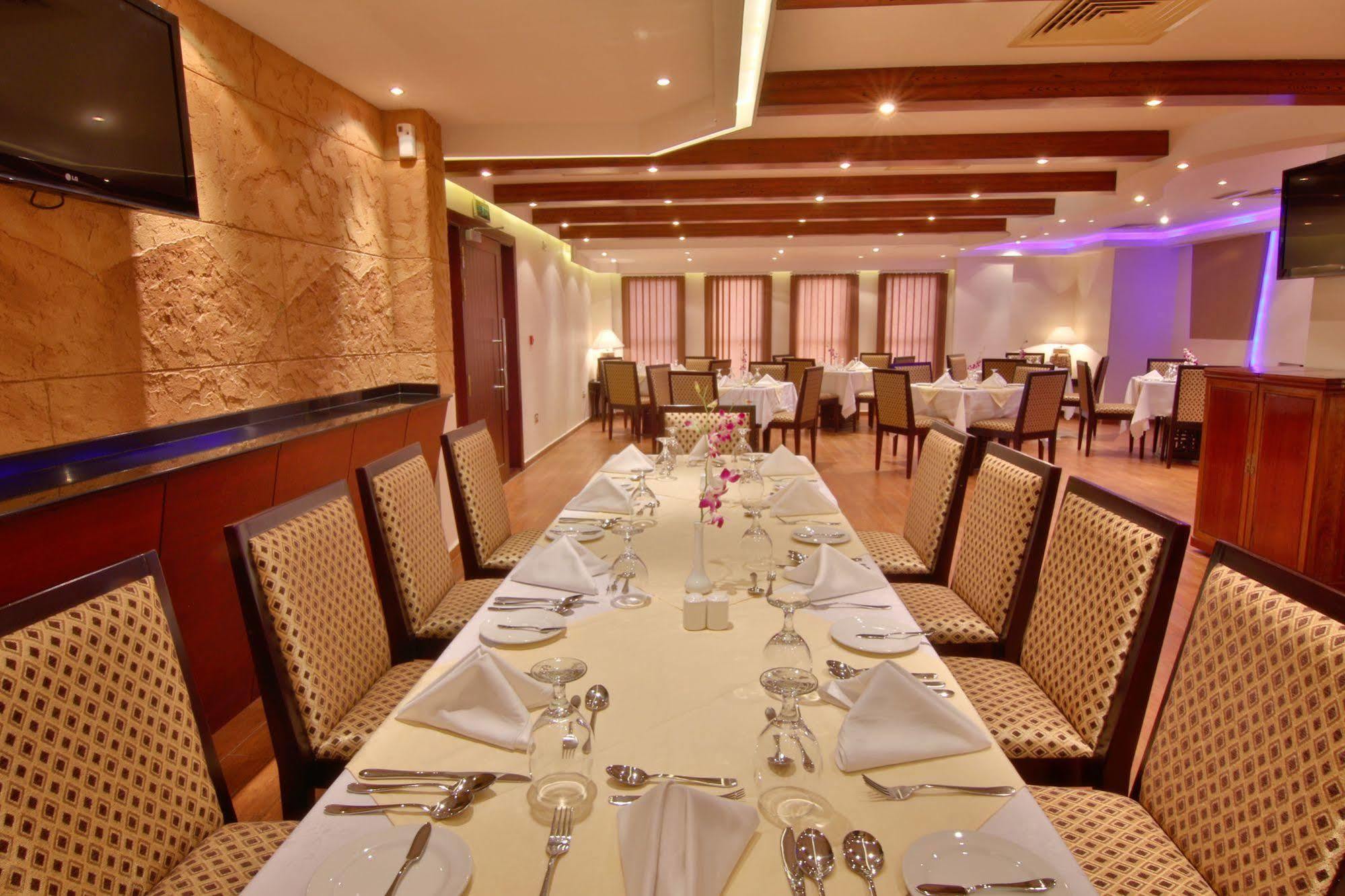 Majan Continental Hotel Маскат Екстериор снимка