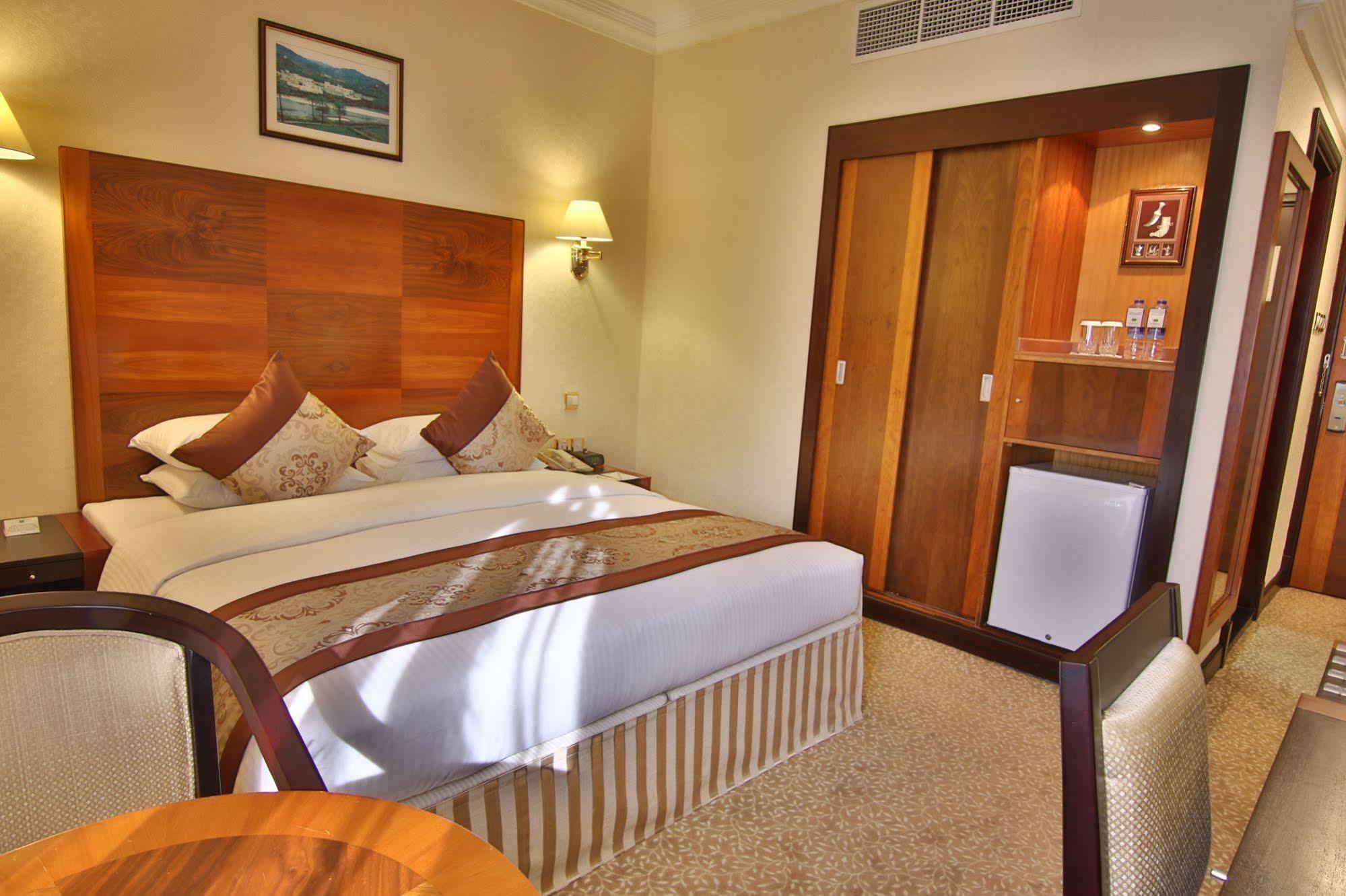 Majan Continental Hotel Маскат Екстериор снимка